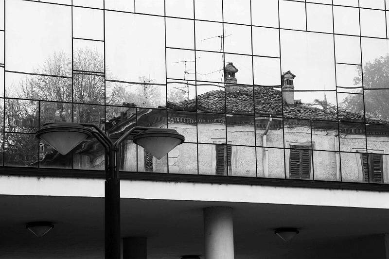 S.T. 2.jpg - TERZO CLASSIFICATO - PIERLUIGI GUSMEROLIPer aver dato all’immagine la giusta proporzione tra un passato che si riflette nel presente.